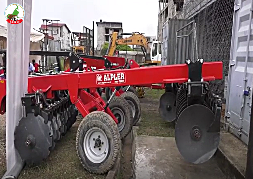 Lire la suite à propos de l’article Formation des conducteurs de tracteurs et d’autres engins agricoles dans le ranch de Ndokayo